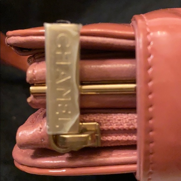 CHANEL VTG PINK CHOCOLATE BAR WRISTLET WALLET BAG BARBIECORE ⭐️⭐️⭐️⭐️⭐️ - Picture 7 of 15